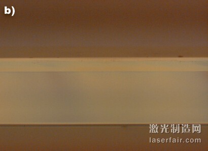 微分干涉相差顯微鏡下的0.77mm厚康寧 CT24玻璃的橫截面。使用CO2碳激光器 （約10μm）（a）切割的部件顯示了剩余應(yīng) 力，而使用CO激光器（約5μm）（b）切割 的部件則無缺陷。
