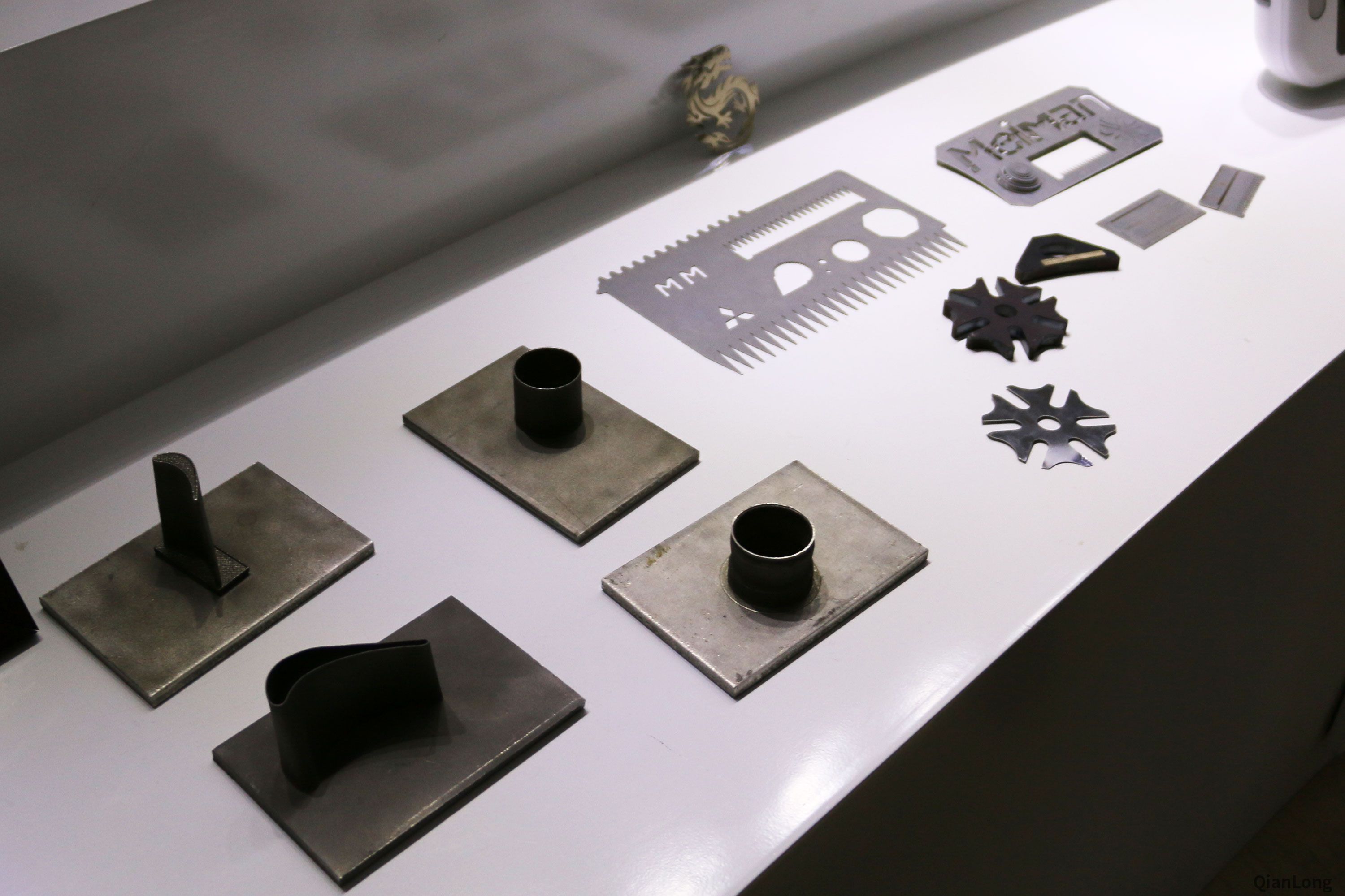 12.在西安光電所科技成果展示中心內(nèi)展出的激光3D打印的成品，精度高，質(zhì)量佳，應(yīng)用廣泛。（千龍網(wǎng)軍事頻道記者 馬群 攝）
