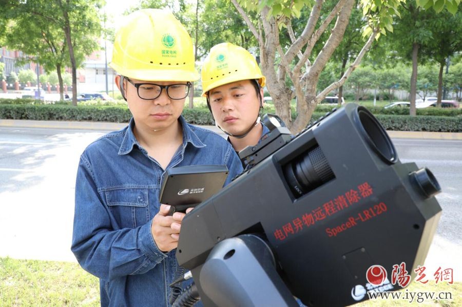 國網(wǎng)西咸供電“激光炮”遠(yuǎn)程清異物 除患再添新利器 國網(wǎng)西咸供電“激光炮”遠(yuǎn)程清異物 除患再添新利器