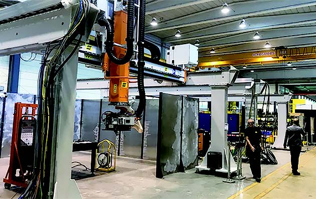 比較技術(shù)：底部為非焊接接頭，上方為 MAG 焊縫，上方為 Trumpf Fusion Line 焊接（結(jié)合了焊絲和激光），在為該過(guò)程重新設(shè)計(jì)接頭后， 頂部為自體激光焊接。