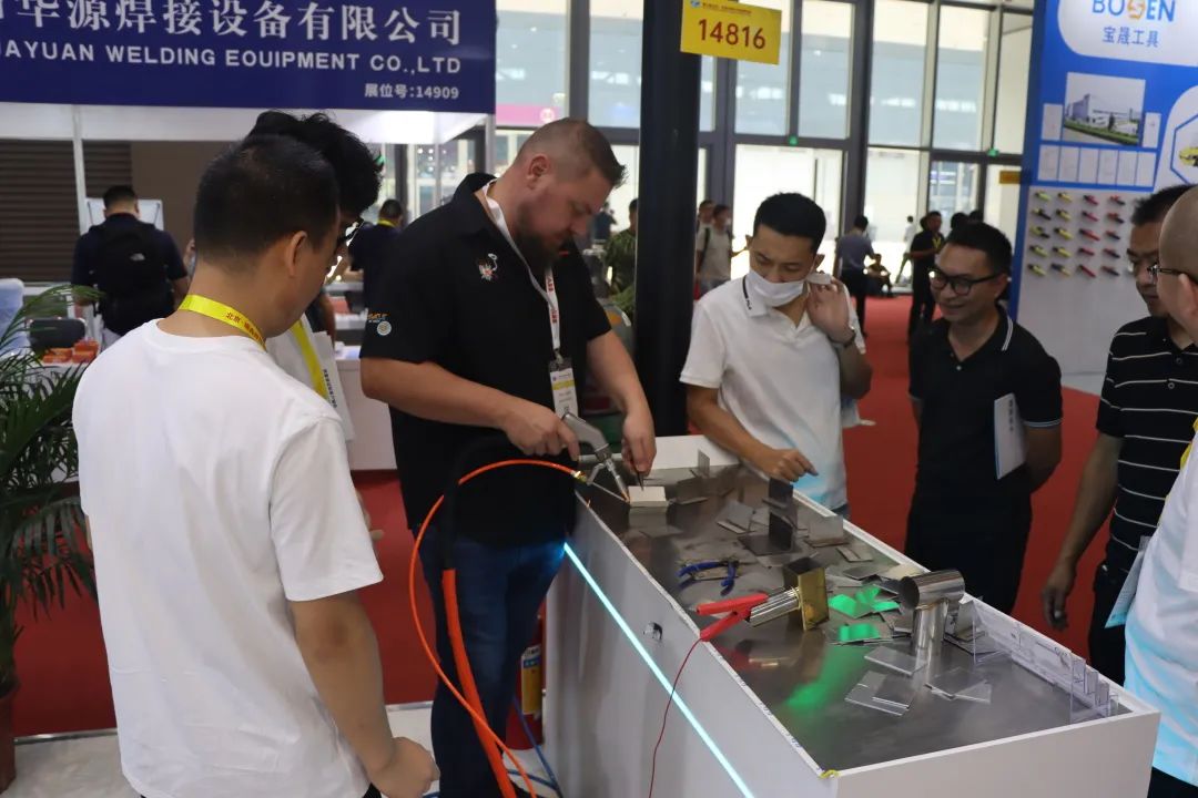 深圳埃森展掀起激光熱潮，光惠激光風冷系列成焦點