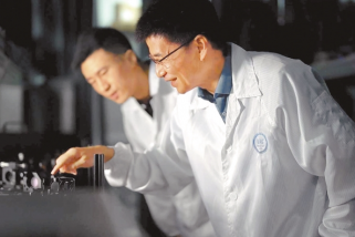 弘揚(yáng)科學(xué)家精神 這才是我們?cè)撟返男秦庵? width=