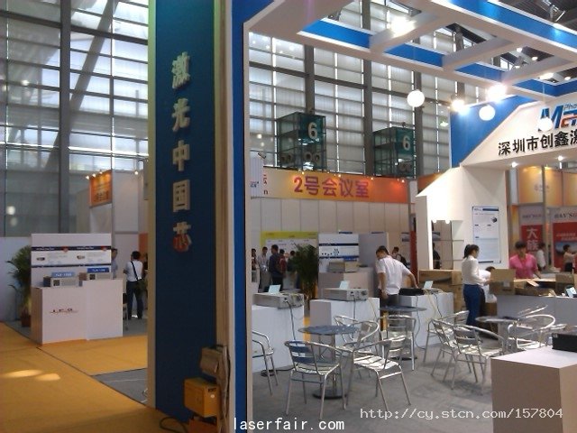 創(chuàng)業(yè)板上市公司金運(yùn)激光的激光雕塑產(chǎn)品，先用繡花技術(shù)弄好再根據(jù)激光打印出來的，主要用于婚紗和高檔服飾。