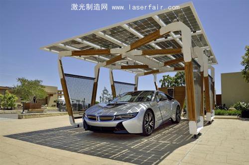 寶馬展示太陽(yáng)能概念車(chē)庫(kù) 為i系電動(dòng)車(chē)充電