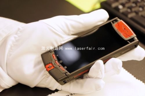 一探Vertu總部究竟：最奢侈的手機是怎么造出來的？