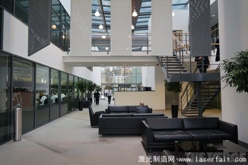 一探Vertu總部究竟：最奢侈的手機是怎么造出來的？
