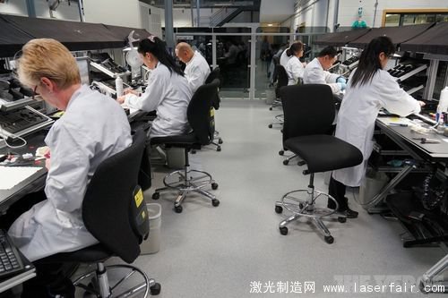 一探Vertu總部究竟：最奢侈的手機是怎么造出來的？