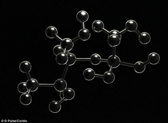 過去，磁光捕獲就是原子物理學(xué)家非常推崇的一項技術(shù)，但只在單個原子尺度。這項實驗取得的巨大成就是創(chuàng)造了有記錄以來分子——兩個或者更多原子群——溫度的最低紀(jì)錄。這項技術(shù)利用激光冷卻粒子同時將它們固定在適當(dāng)位置。這一研究成果能夠應(yīng)用于從量子化學(xué)到粒子物理學(xué)最基本理論測試等一系列領(lǐng)域。